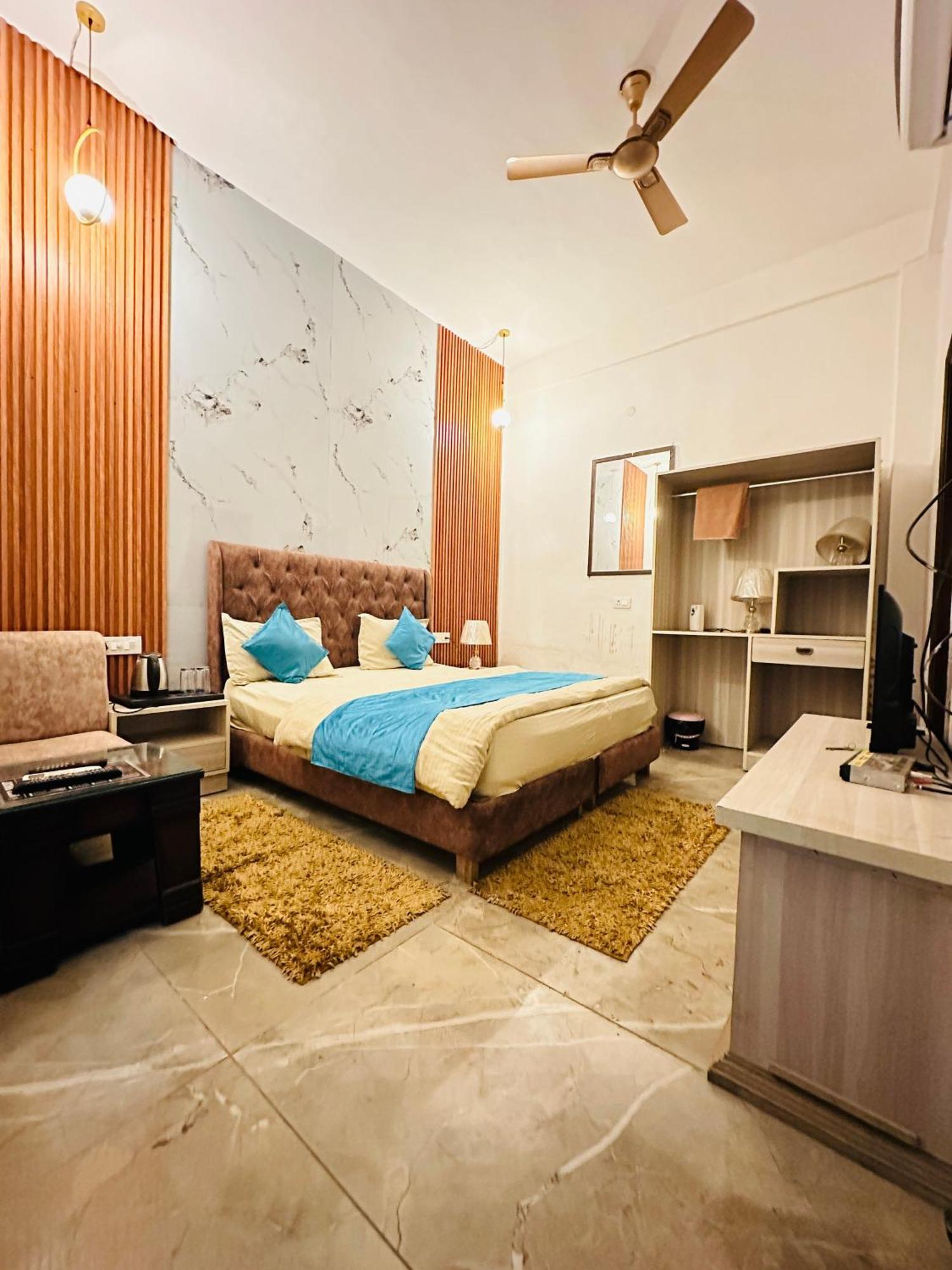 Shivjot Hotel Kharar 외부 사진